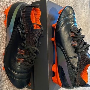 Kids Puma One Lux soccer shoes